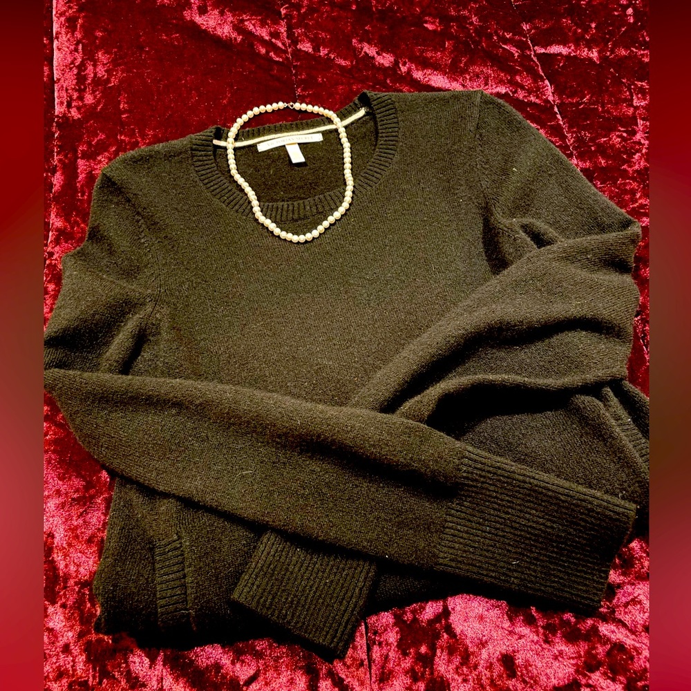 Victoria Secret 100% CASHMERE Sweater! 🌷💜